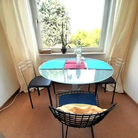 Séjour chez l'habitant Ruhiges Einzelzimmer Mit Kuechen- Und Badnutzung Nahe Bhf *